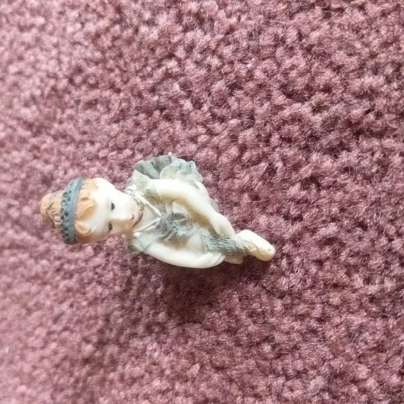 11 Small Ballerina Figurines - Picture 2 of 12